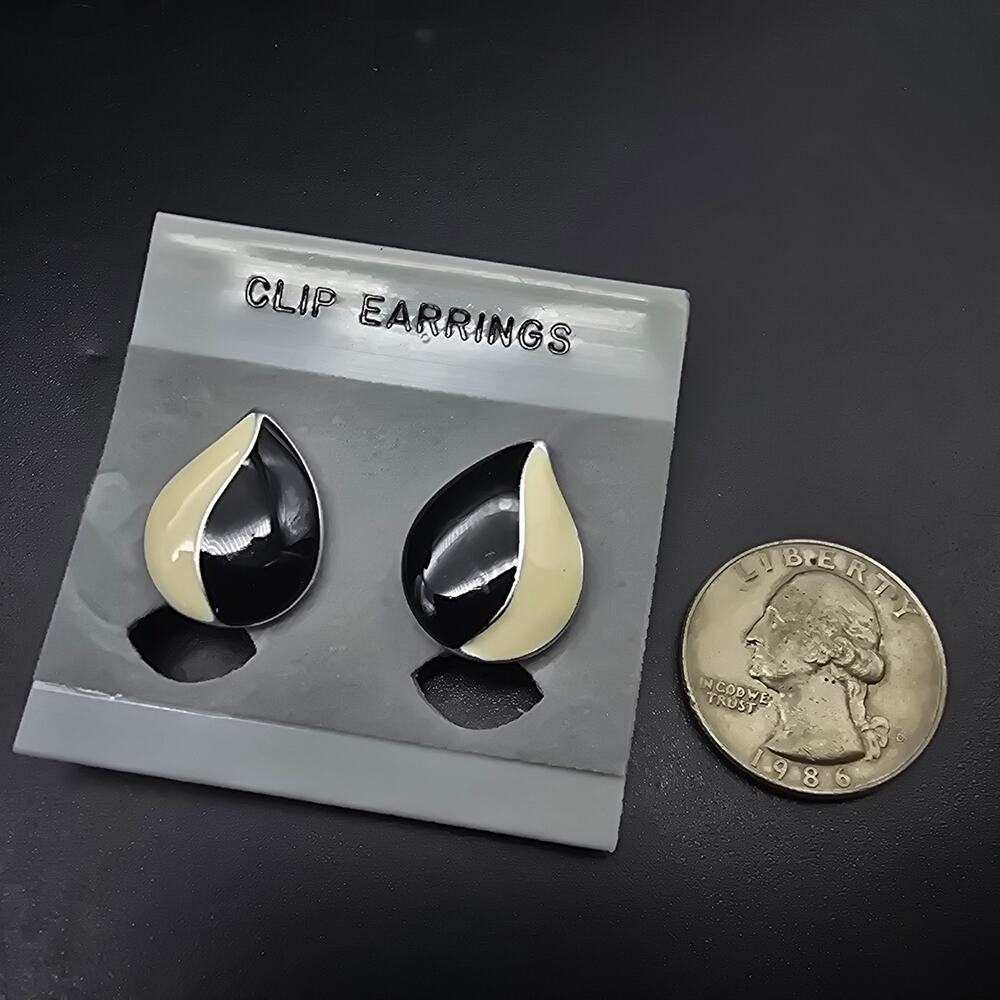 Tear Drop Black White Enamel Clip On Earrings Vintage 1980s NOS NWT